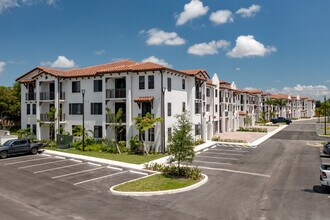 Vista Verde at Sunrise in Sunrise, FL - Foto de edificio - Building Photo