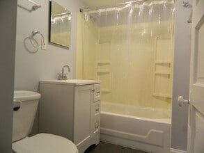2517 W Gunnison St, Unit 1 in Chicago, IL - Foto de edificio - Building Photo