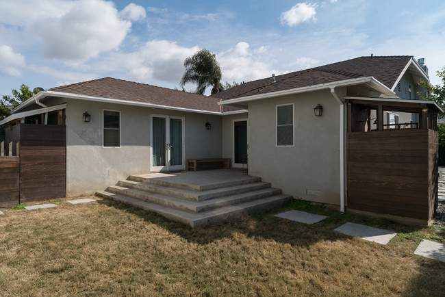 4567 St Charles Pl in Los Angeles, CA - Building Photo - Building Photo