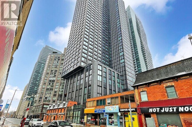 8 Wellesley St W in Toronto, ON - Building Photo - Building Photo