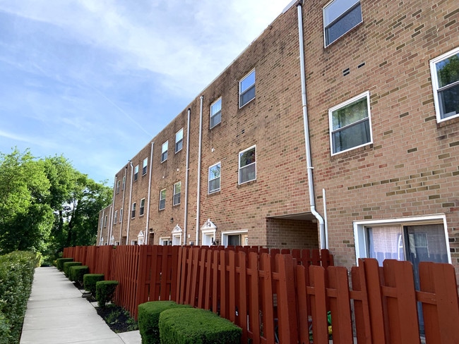 Main Line Village in Ardmore, PA - Foto de edificio - Building Photo