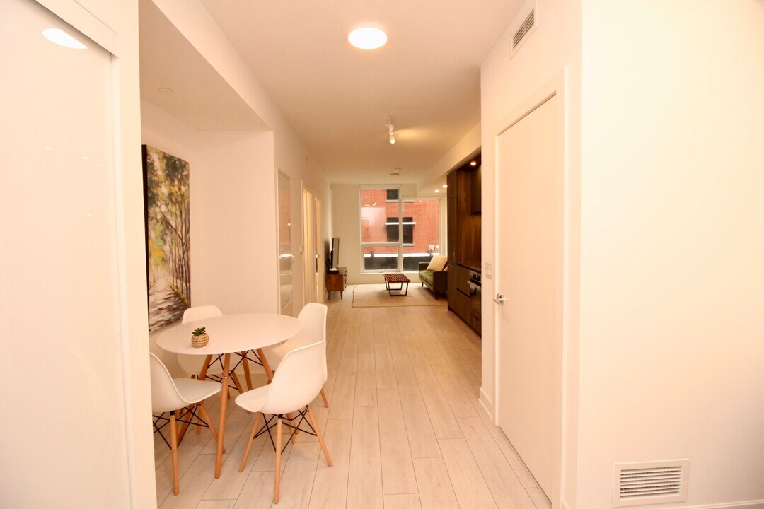15-615 Mercer St in Toronto, ON - Building Photo