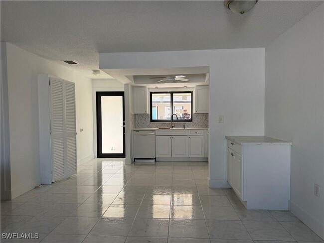 3318 Del Prado Blvd S