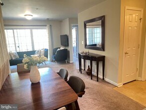 11328 Westbrook Mill Ln, Unit 304 in Fairfax, VA - Building Photo - Building Photo