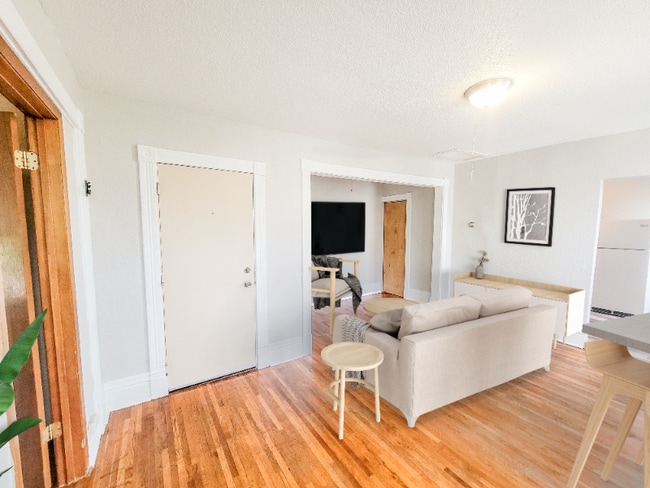 2640 Fillmore St NE in Minneapolis, MN - Building Photo - Building Photo