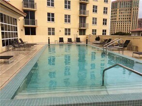 2030 S Douglas Rd, Unit 581 in Coral Gables, FL - Foto de edificio - Building Photo