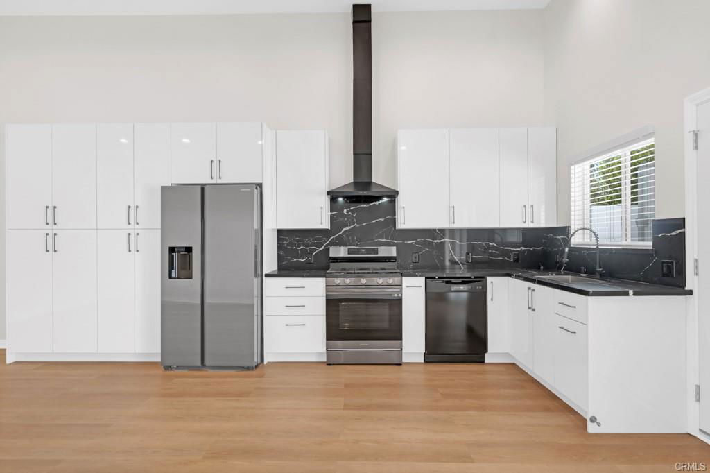 19104 Blackhawk St in Los Angeles, CA - Building Photo