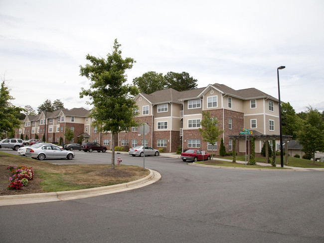 Brooke Pointe Apartments in Concord, NC - Building Photo - Building Photo