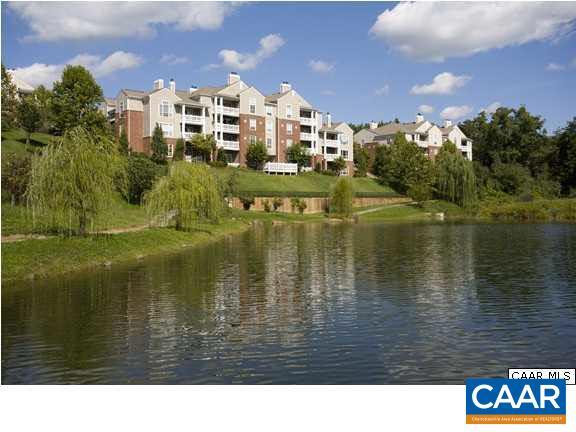 200 Lake Club Ct in Charlottesville, VA - Foto de edificio