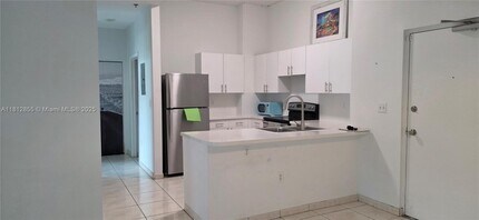 104 SW 9th St, Unit 206 in Miami, FL - Building Photo - Building Photo