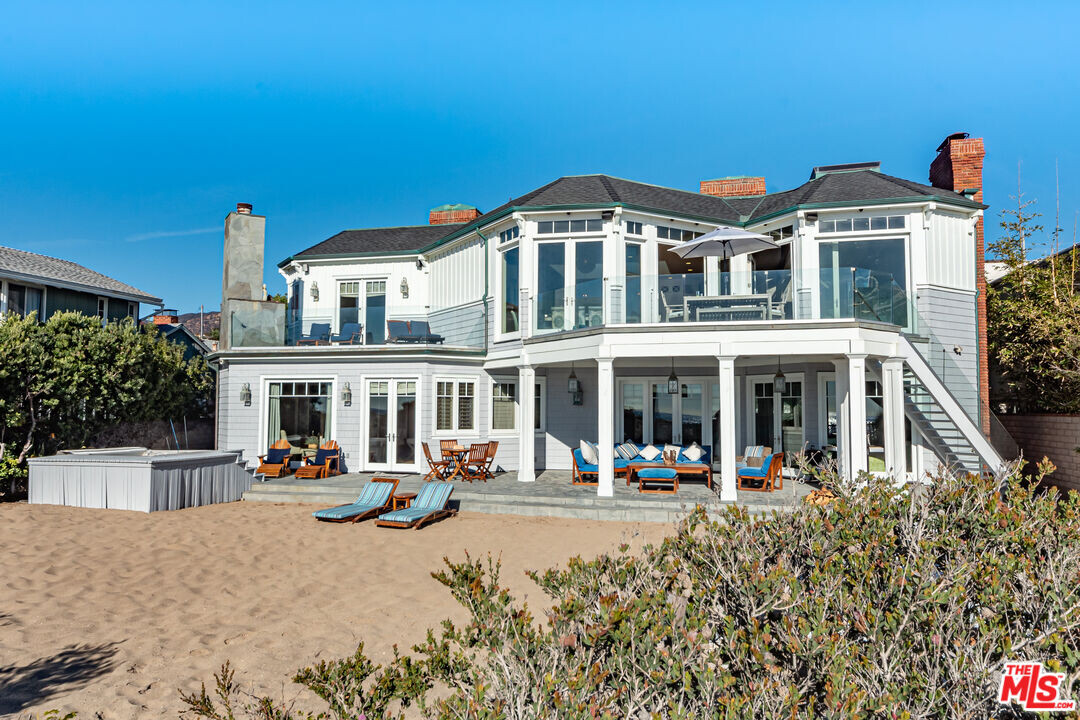 30760 Broad Beach Rd in Malibu, CA - Building Photo