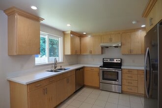 1017 S 124th Pl in Seattle, WA - Building Photo - Building Photo