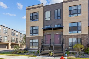 2251 Parkside Dr in Schaumburg, IL - Building Photo