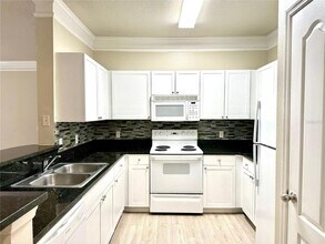 8842 Villa View Cir, Unit 3 in Orlando, FL - Foto de edificio - Building Photo