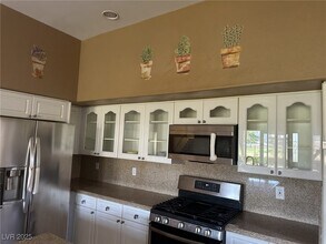 141 Cliff Valley Dr in Las Vegas, NV - Building Photo - Building Photo