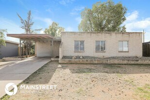 7956 E Victoria Dr in Tucson, AZ - Building Photo