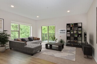 Glen Pond Addition in Eagan, MN - Foto de edificio - Building Photo