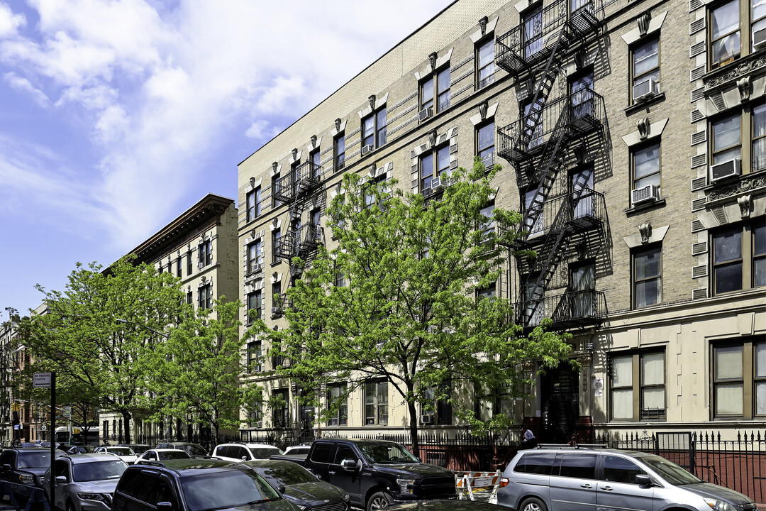 605 West 180Th Street in New York, NY - Building Photo