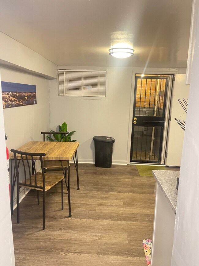 204 34th St NE in Washington, DC - Foto de edificio - Building Photo