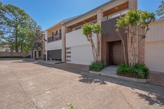 2 River Hollow Ln in Houston, TX - Foto de edificio - Building Photo