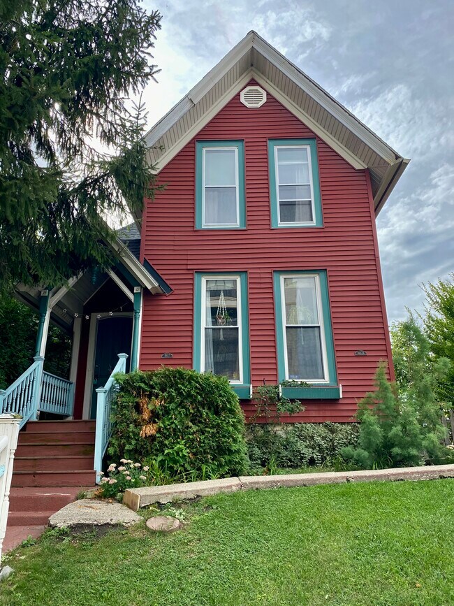 1617 N Van Buren St, Unit 800B in Milwaukee, WI - Building Photo - Building Photo