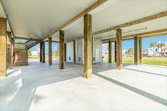 13707 Mutiny Ln in Galveston, TX - Building Photo - Building Photo