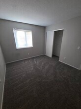 3223 Schuetzen Ln, Unit 1 in Davenport, IA - Foto de edificio - Building Photo