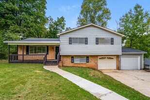 724 Country View Dr NE in Birmingham, AL - Building Photo