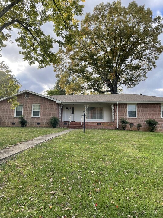 1030 N Maple Ave in Cookeville, TN - Building Photo