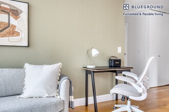 235 W 48th St in New York, NY - Building Photo - Building Photo