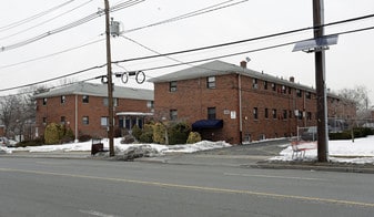 486-490 Essex St in Hackensack, NJ - Building Photo