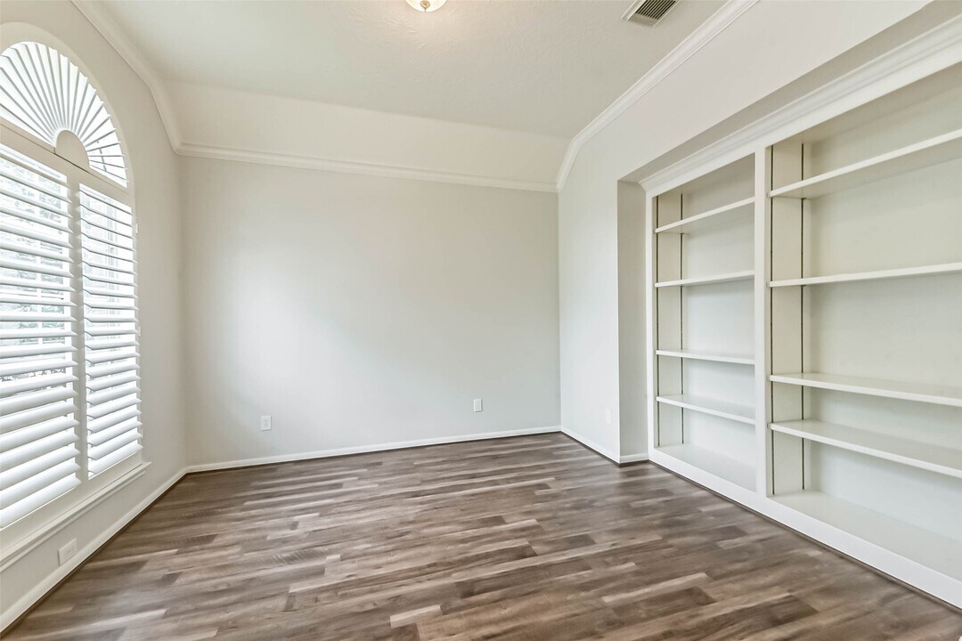14610 Farrawood Dr in Cypress, TX - Building Photo