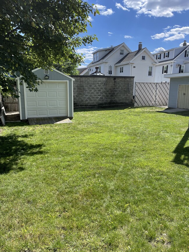 12 Berkeley St, Unit 1 in Somerville, MA - Foto de edificio - Building Photo