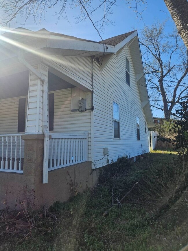 2542 W High St in Springfield, MO - Building Photo - Building Photo