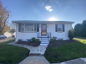 30 E 7th St in Pottstown, PA - Building Photo