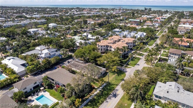 1019 7th St S in Naples, FL - Building Photo - Building Photo