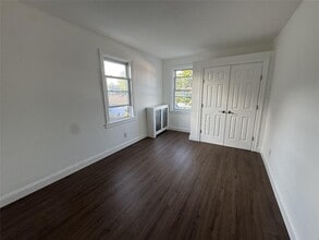 19 Tredwell Ave in Lynbrook, NY - Building Photo - Building Photo