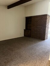 7405 Quailwood Dr-Unit -C in Bakersfield, CA - Building Photo - Building Photo