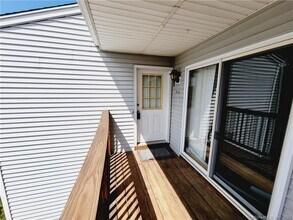 96 Valley Dr in New Milford, CT - Building Photo - Building Photo