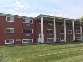 2012 Cedar St in Muscatine, IA - Building Photo