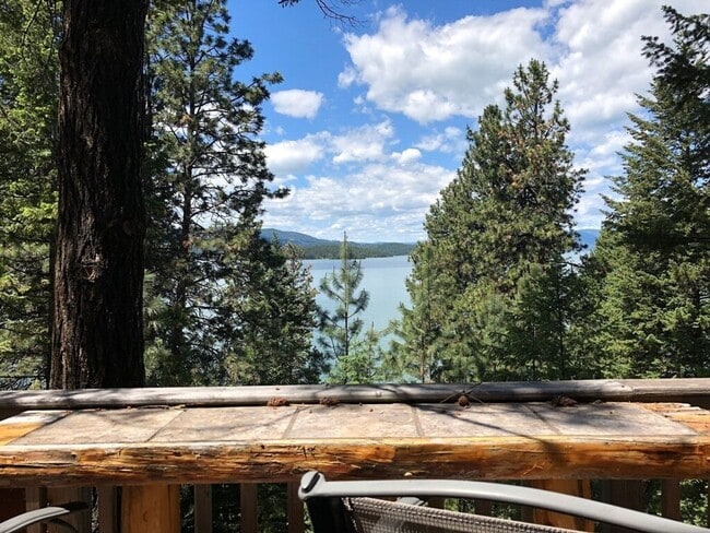 31251 Finley Point Rd in Polson, MT - Building Photo - Building Photo