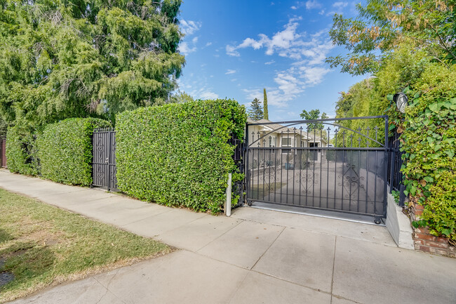 4244 Tujunga Ave, Unit #4244.5 in Studio City, CA - Foto de edificio - Building Photo