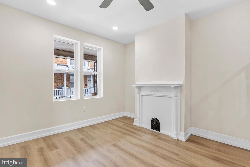 5736 Leonard St in Philadelphia, PA - Building Photo