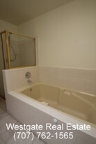 1439 Morning Glory Dr in Petaluma, CA - Building Photo