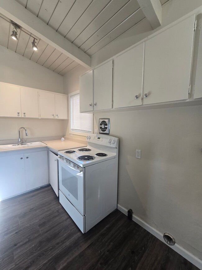 property at 2428 Union Ave