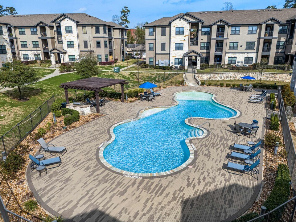 West Creek Apartments in Conroe, TX - Foto de edificio