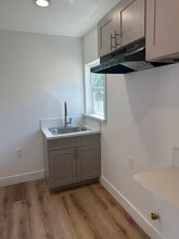8178 Chestnut Ave, Unit Studio in South Gate, CA - Building Photo - Building Photo