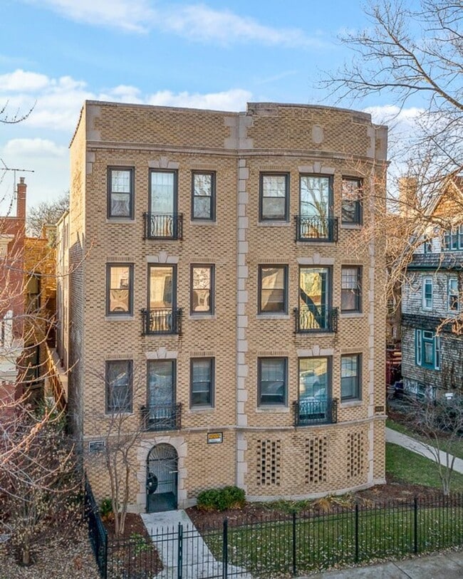 4836 N Paulina St, Unit 1W
