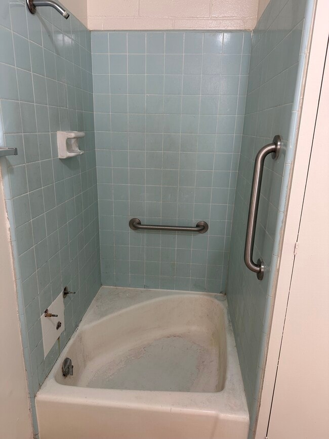 1628 Kahai St, Unit 1 in Honolulu, HI - Foto de edificio - Building Photo