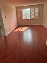 4441 Woodman Ave, Unit 304 in Los Angeles, CA - Foto de edificio - Building Photo